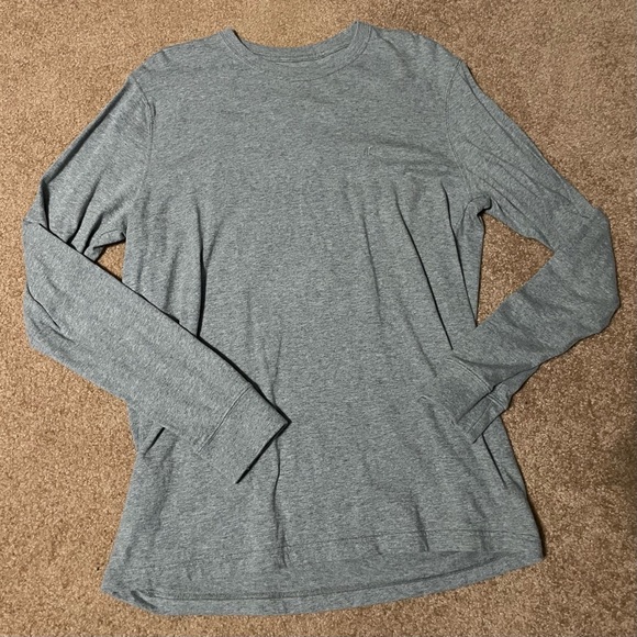 American Eagle Long Sleeve T - Picture 2 of 3